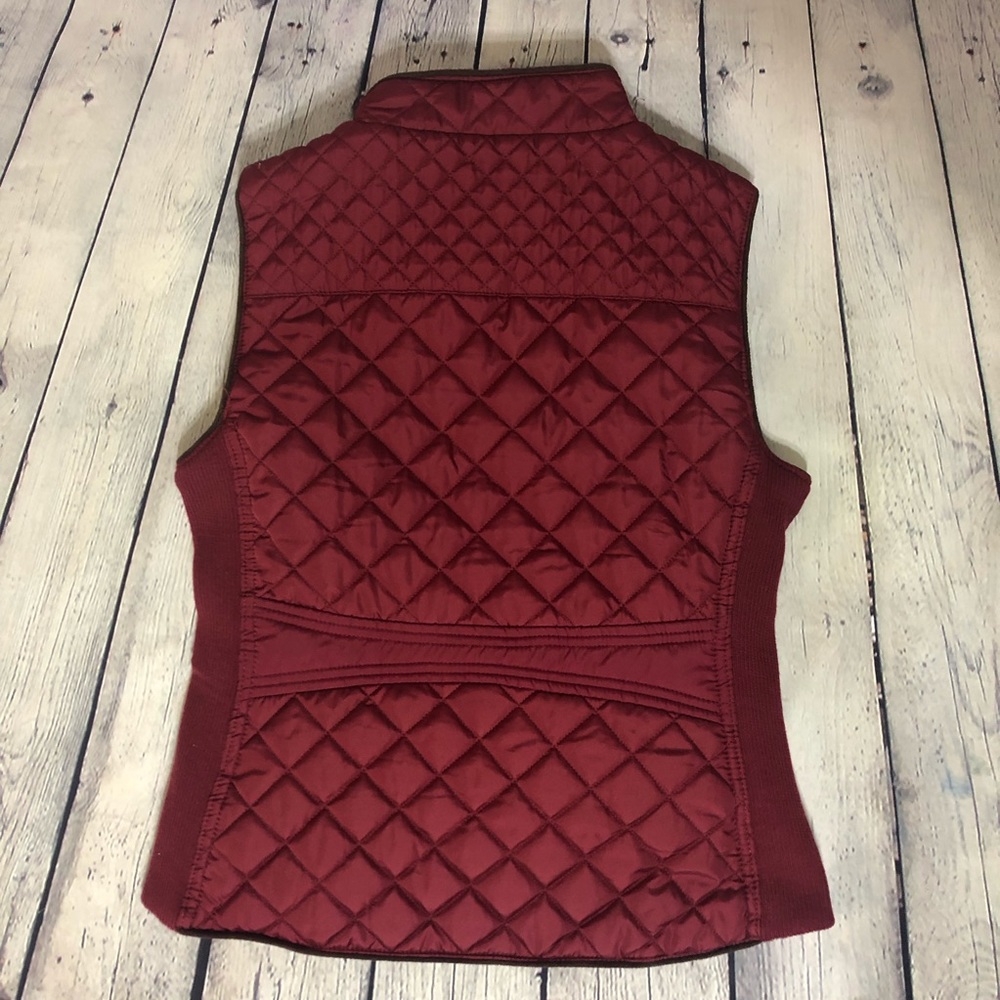 Red vest - Picture 2 of 5